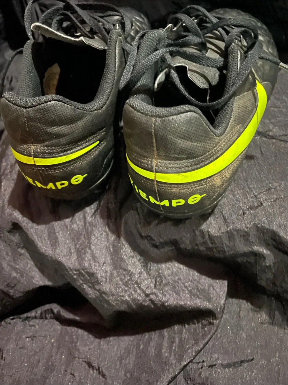 Nike Black and Volt Men’s Soccer Cleats boys sz 6